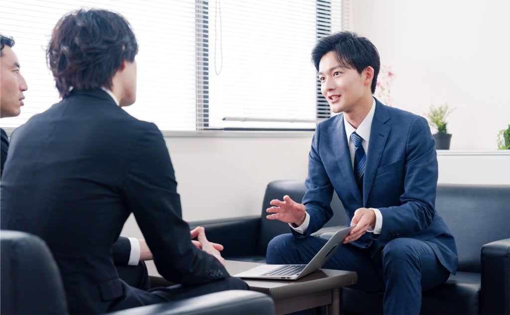 企業ロゴステッカーの使い道、営業ツールとしての効果とは？