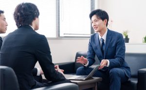企業ロゴステッカーの使い道、営業ツールとしての効果とは？