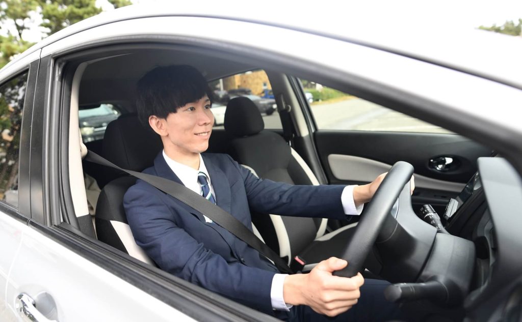 社名ロゴを車に貼るなら？ステッカー作成の流れと比較ポイントまとめ