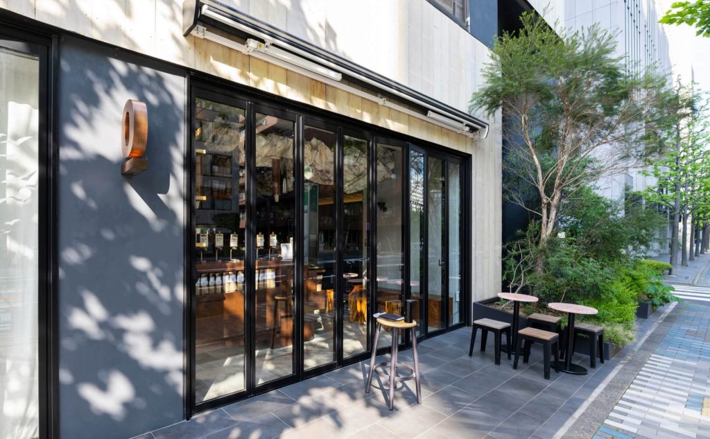 ウィンドウサイン用カッティングシートの選び方！素材・デザイン・施工の基本