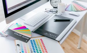 ロゴステッカーのデータ作成・入稿完全ガイド！塗り足し/解像度/AI・PDF/カットラインまで