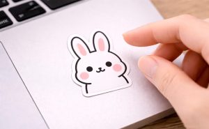 ステッカーの糊が残らないようにするには｜原因・選び方・貼り方・剥がし方を徹底解説