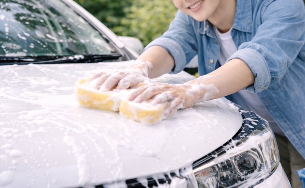 ステッカーの洗車耐久ガイド｜洗車機OK？長持ちする選び方と貼り方