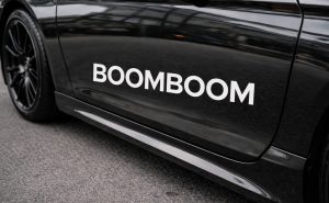 クールな文字ステッカー作成の完全ガイド｜車・バイクに映えるおしゃれデザインと選び方