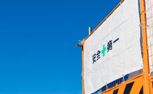 現場の看板ステッカー作成ガイド｜低コスト更新・表示ルール・施工方法まで徹底解説