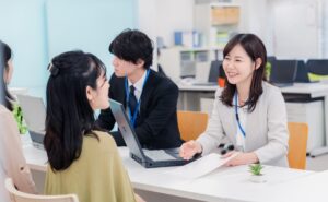 不動産ロゴステッカーの作成ガイド｜看板・営業車・店舗で信頼と集客を高める活用方法