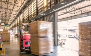 倉庫表示ステッカーの選び方｜素材・視認性・設置場所で失敗しないポイント